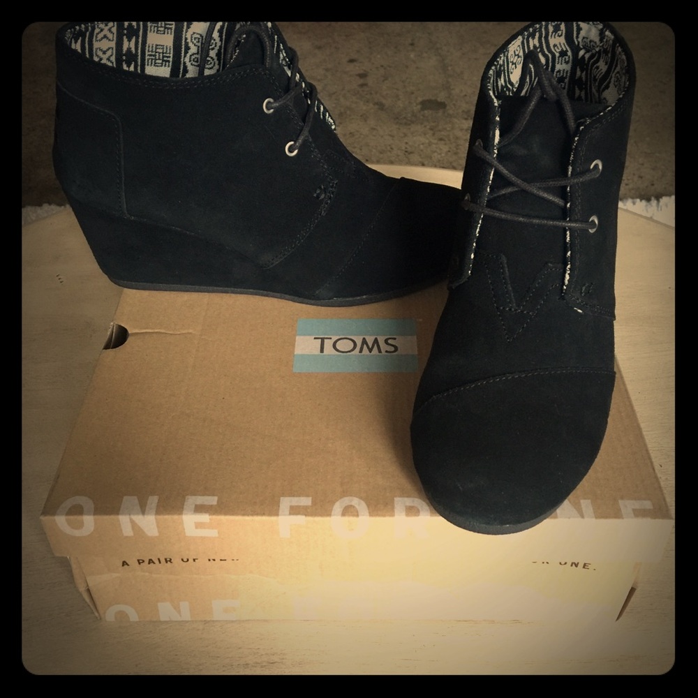 TOMS Desert Wedge Booties in Black Suede 9.5